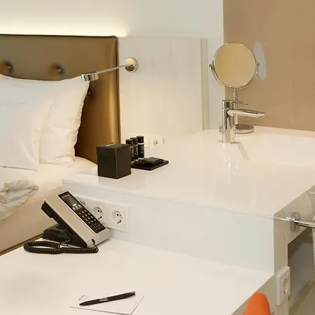 Elaya Kleve, Trademark Collection By Wyndham Hotel 4*