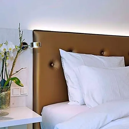 Elaya Kleve, Trademark Collection By Wyndham Hotel