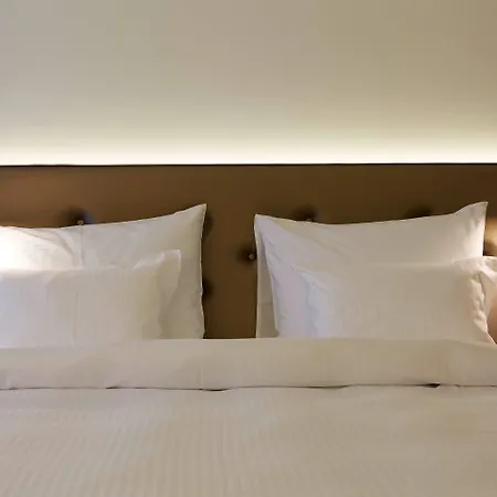 Elaya Kleve, Trademark Collection By Wyndham Hotel 4*