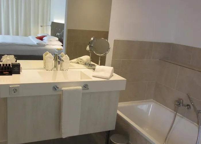 Elaya Kleve, Trademark Collection By Wyndham Hotel 4*